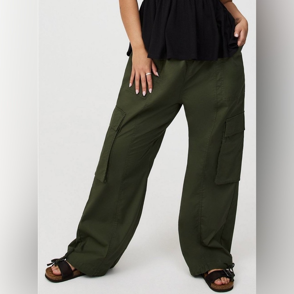 TORRID High-Rise Poplin Parachute Pant